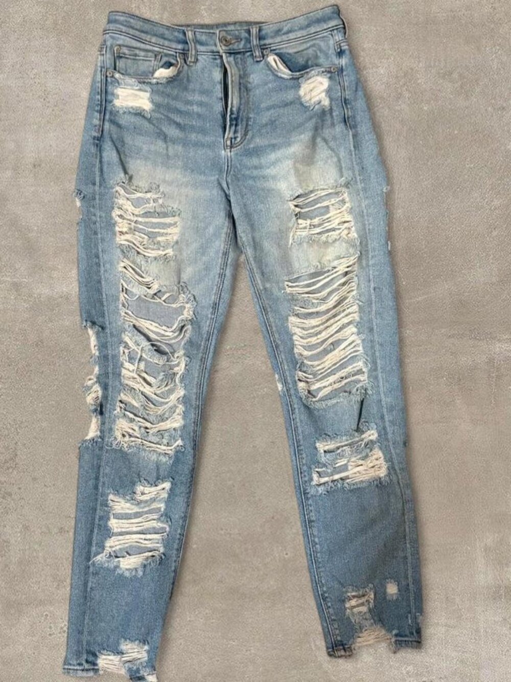 American Eagle ripped jeans - size 6